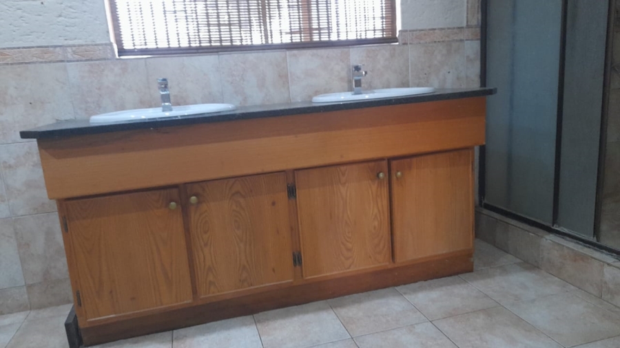 To Let 4 Bedroom Property for Rent in Irene Park North West